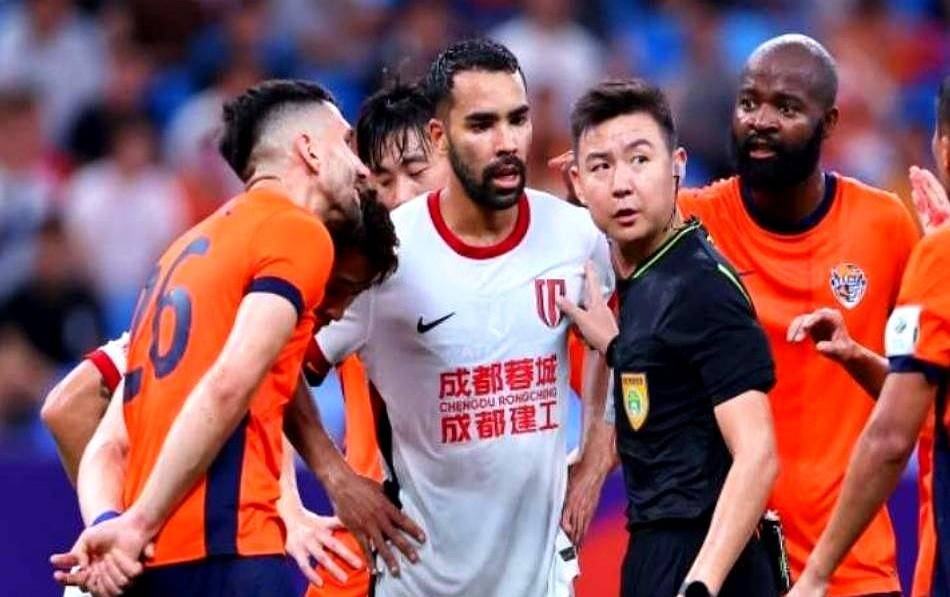 包含足总杯赛后再迎强敌；上海久事豪取连胜；主帅态度：管理层满意；阵容厚度经受考验的词条